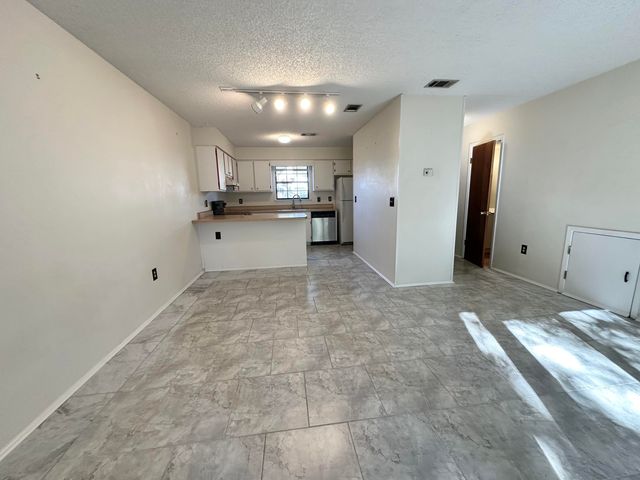 223 Oxford Court, Mary Esther, FL 32569