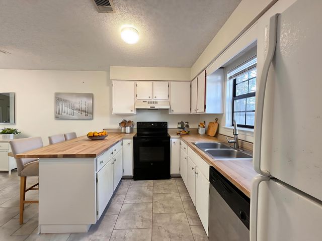 223 Oxford Court, Mary Esther, FL 32569