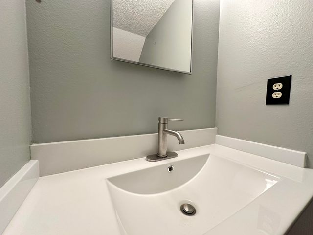 223 Oxford Court, Mary Esther, FL 32569