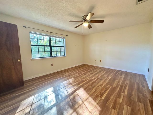 223 Oxford Court, Mary Esther, FL 32569