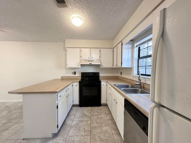 223 Oxford Court, Mary Esther, FL 32569