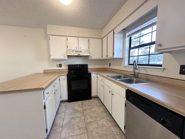 223 Oxford Court, Mary Esther, FL 32569