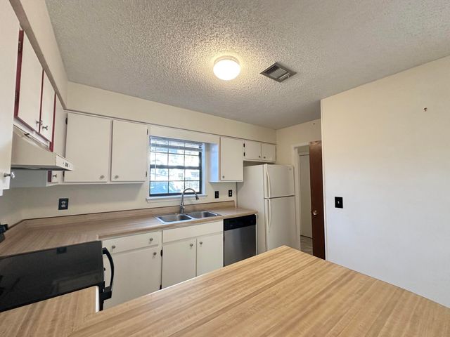 223 Oxford Court, Mary Esther, FL 32569