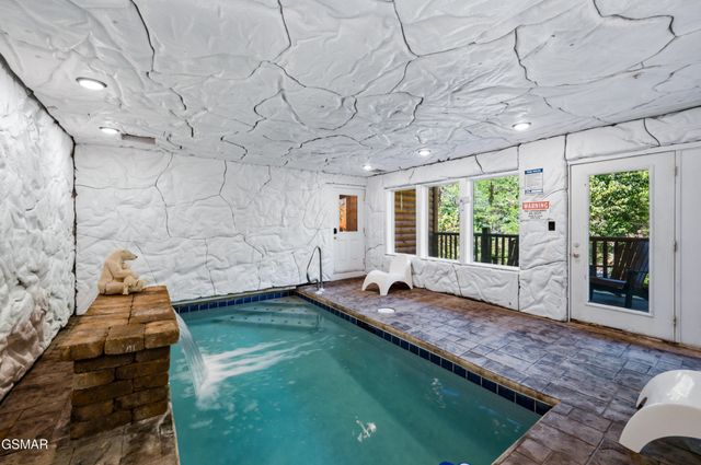 1802 Stone Wood Way, Pigeon Forge, TN 37862