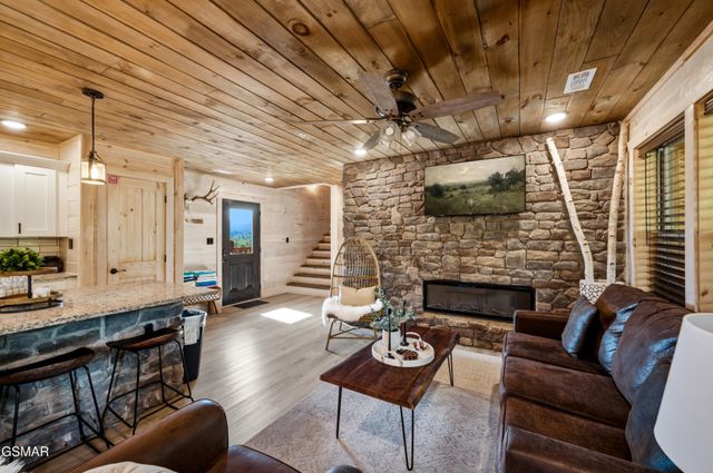 1802 Stone Wood Way, Pigeon Forge, TN 37862