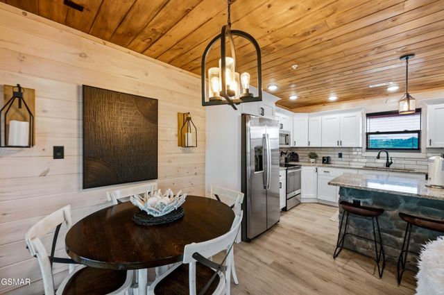 1802 Stone Wood Way, Pigeon Forge, TN 37862