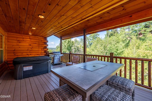 1802 Stone Wood Way, Pigeon Forge, TN 37862