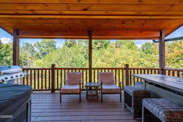 1802 Stone Wood Way, Pigeon Forge, TN 37862