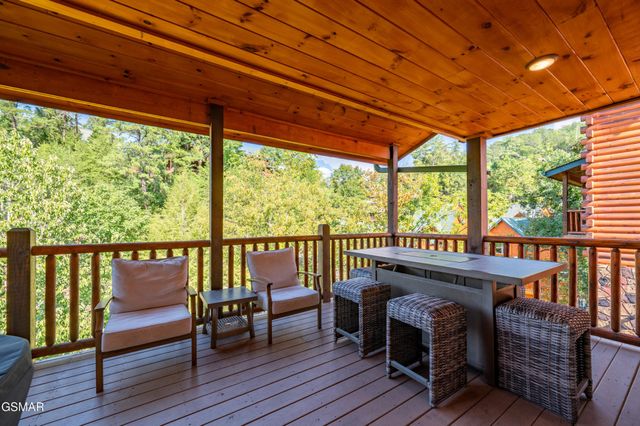 1802 Stone Wood Way, Pigeon Forge, TN 37862