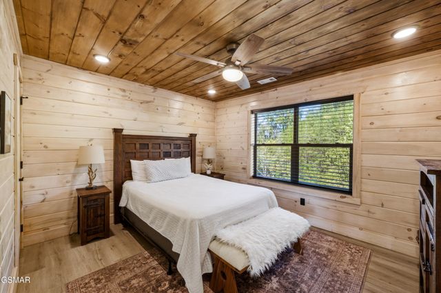 1802 Stone Wood Way, Pigeon Forge, TN 37862