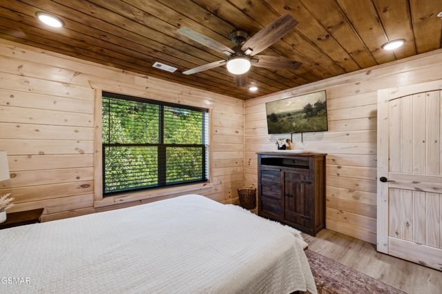 1802 Stone Wood Way, Pigeon Forge, TN 37862