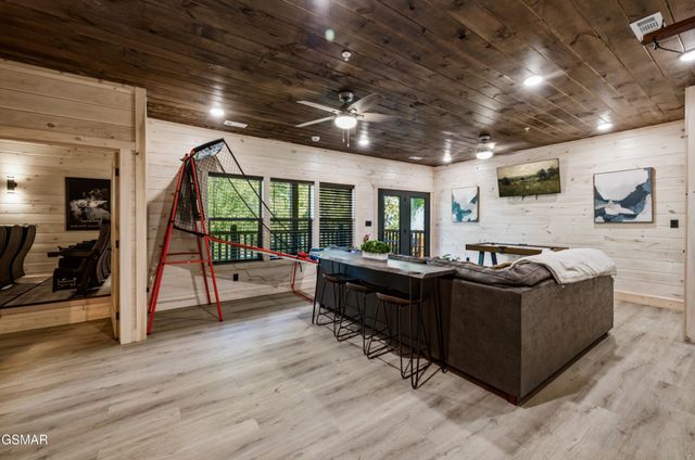 1802 Stone Wood Way, Pigeon Forge, TN 37862