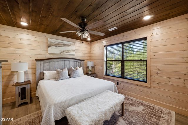 1802 Stone Wood Way, Pigeon Forge, TN 37862