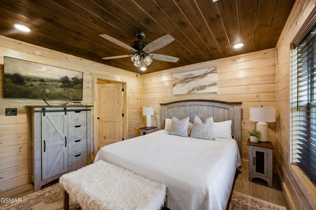 1802 Stone Wood Way, Pigeon Forge, TN 37862