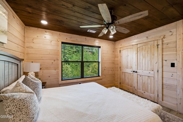 1802 Stone Wood Way, Pigeon Forge, TN 37862