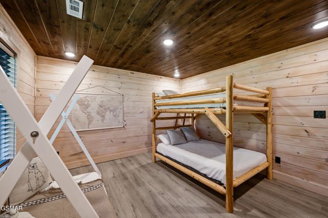 1802 Stone Wood Way, Pigeon Forge, TN 37862