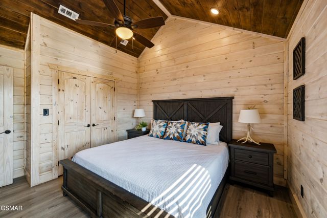 1802 Stone Wood Way, Pigeon Forge, TN 37862