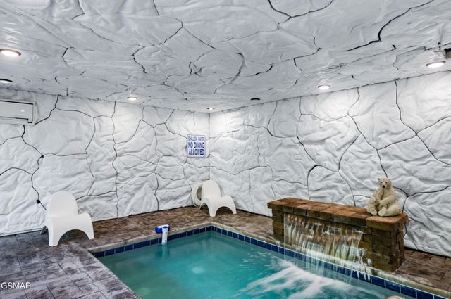 1802 Stone Wood Way, Pigeon Forge, TN 37862