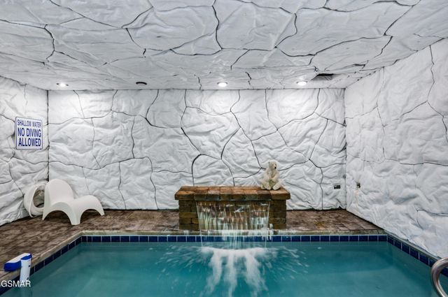 1802 Stone Wood Way, Pigeon Forge, TN 37862
