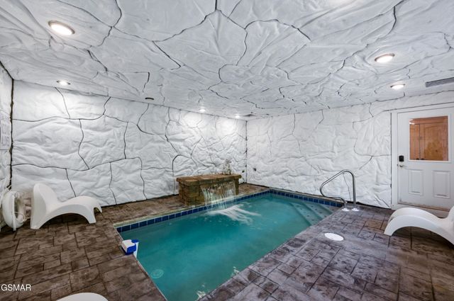 1802 Stone Wood Way, Pigeon Forge, TN 37862