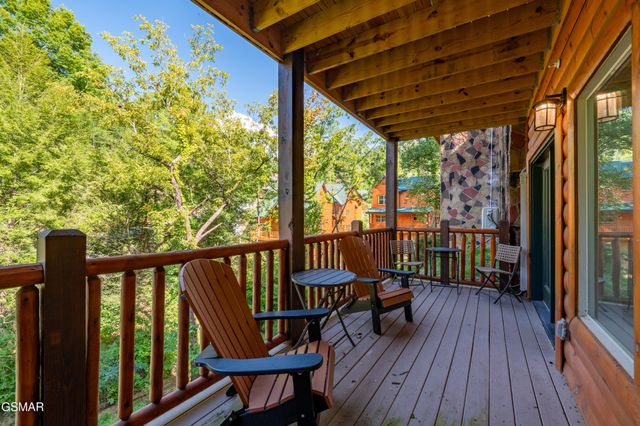 1802 Stone Wood Way, Pigeon Forge, TN 37862