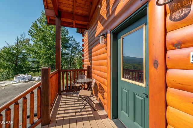 1802 Stone Wood Way, Pigeon Forge, TN 37862