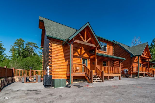 1802 Stone Wood Way, Pigeon Forge, TN 37862
