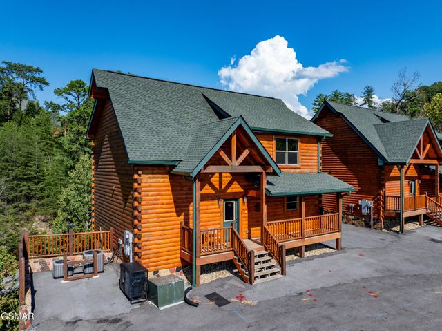 1802 Stone Wood Way, Pigeon Forge, TN 37862
