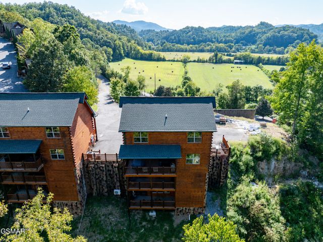 1802 Stone Wood Way, Pigeon Forge, TN 37862
