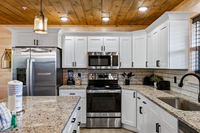 1802 Stone Wood Way, Pigeon Forge, TN 37862