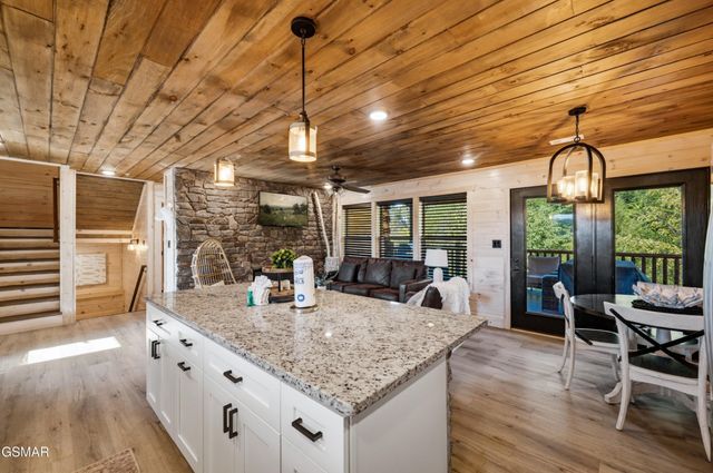 1802 Stone Wood Way, Pigeon Forge, TN 37862