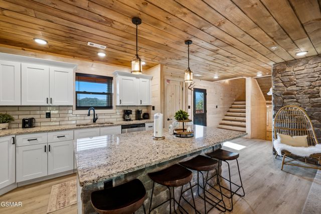 1802 Stone Wood Way, Pigeon Forge, TN 37862
