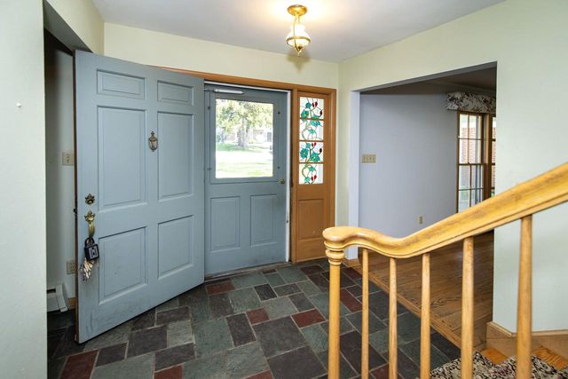 127 Fox Dale ROAD, Glendale, WI 53217