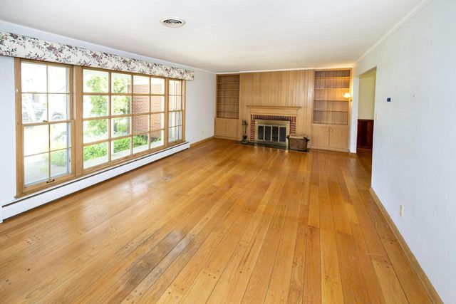 127 Fox Dale ROAD, Glendale, WI 53217