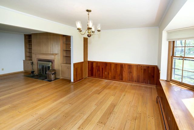 127 Fox Dale ROAD, Glendale, WI 53217
