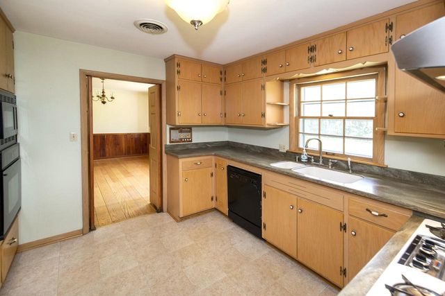 127 Fox Dale ROAD, Glendale, WI 53217
