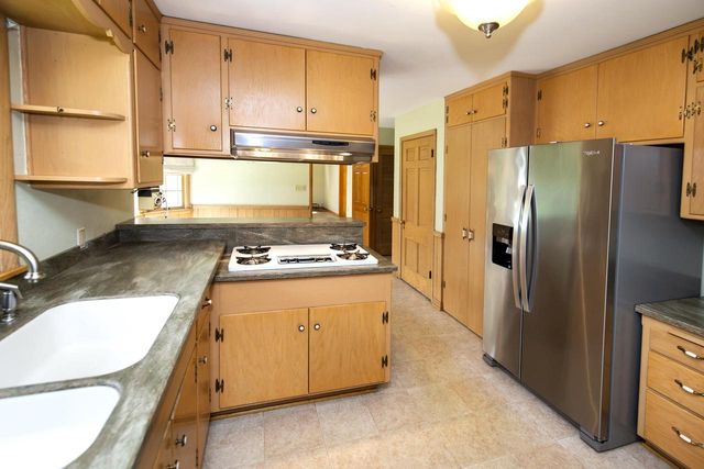 127 Fox Dale ROAD, Glendale, WI 53217