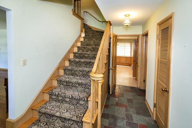 127 Fox Dale ROAD, Glendale, WI 53217