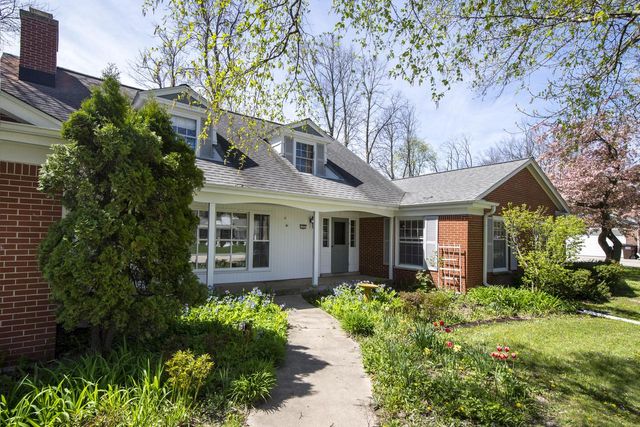 127 Fox Dale ROAD, Glendale, WI 53217
