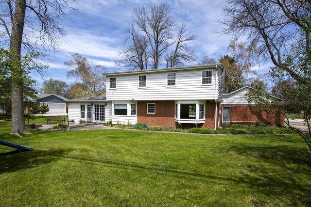 127 Fox Dale ROAD, Glendale, WI 53217