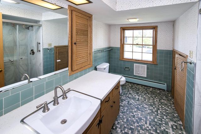 127 Fox Dale ROAD, Glendale, WI 53217