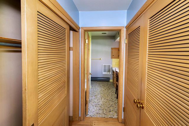 127 Fox Dale ROAD, Glendale, WI 53217