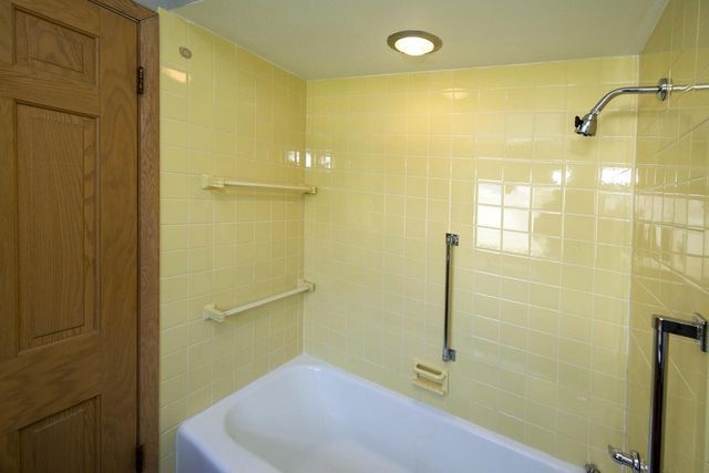 127 Fox Dale ROAD, Glendale, WI 53217