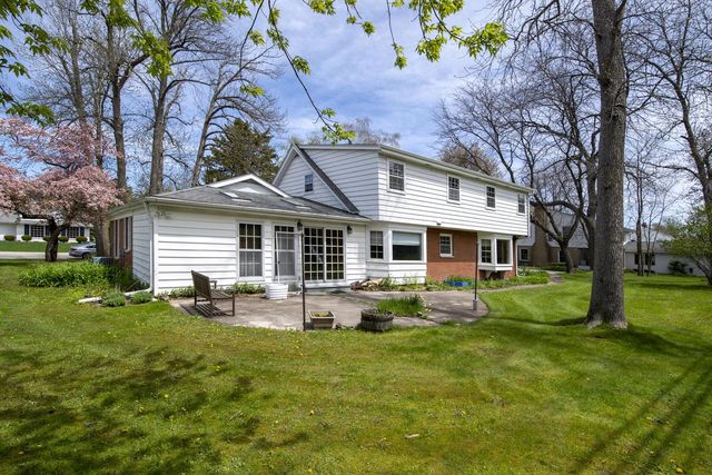 127 Fox Dale ROAD, Glendale, WI 53217