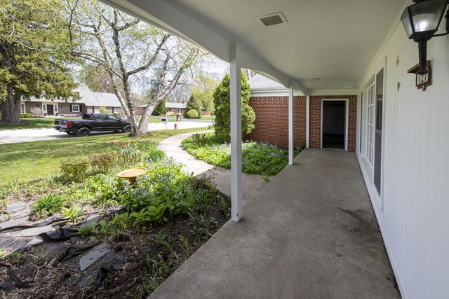 127 Fox Dale ROAD, Glendale, WI 53217