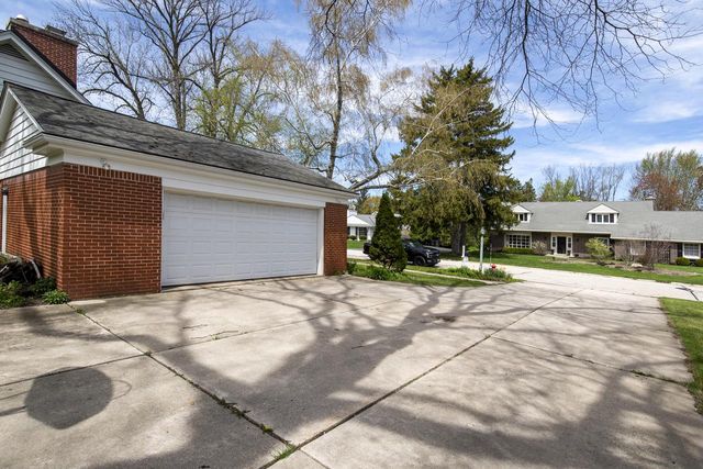 127 Fox Dale ROAD, Glendale, WI 53217
