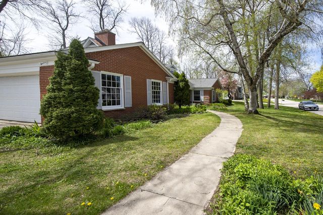 127 Fox Dale ROAD, Glendale, WI 53217