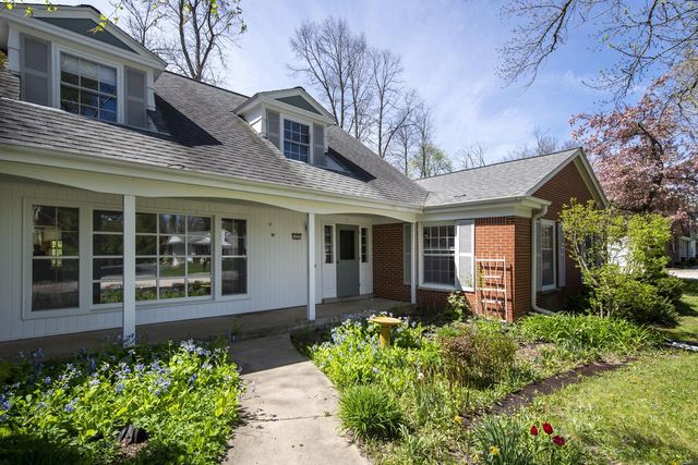 127 Fox Dale ROAD, Glendale, WI 53217