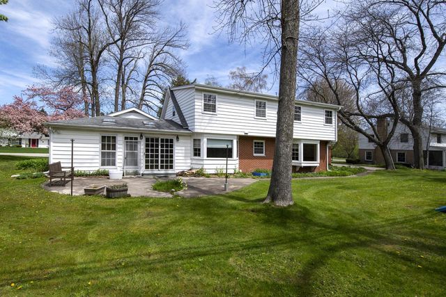 127 Fox Dale ROAD, Glendale, WI 53217