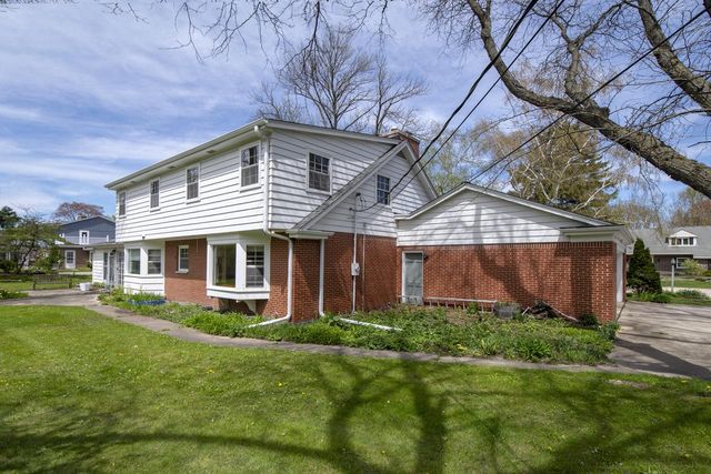 127 Fox Dale ROAD, Glendale, WI 53217